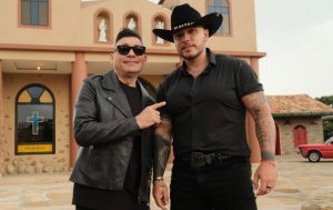 Jessi Uribe y Jean Carlos Centeno sellan un encuentro de raíces con “Dando Instrucciones”