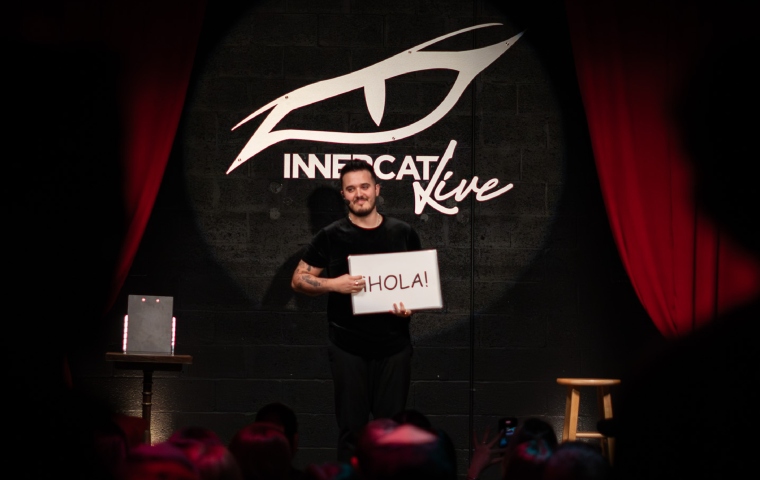 Mago Jey Jey hace historia con su especial “El Mago del Stand-Up” en Amazon Prime y Apple TV+