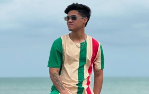 El venezolano Juanfe moderniza la salsa con su homenaje a Eddie Santiago