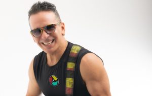 Ronald Punch exalta la fuerza femenina con su nueva canción “Mujer, mujer”