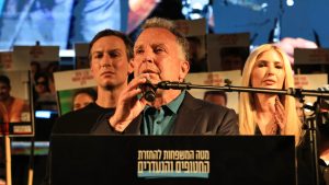 "Los rehenes israelíes retenidos por el movimiento palestino Hamás están regresando del cautiverio"