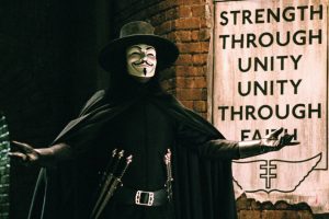HBO prepara una serie de 'V de Vendetta' con el guionista de 'Somewhere Boy' y James Gunn. Y todo apunta a que será tan oscura y provocadora como la película