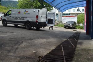 Una estudiante de la GNB parió en un baño y tiró al recién nacido a la basura