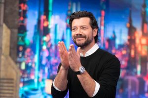 Álvaro Morte desvela en 'El hormiguero' lo primero que pensó cuando le propusieron hacer de Adolfo Suárez en la nueva serie de Movistar Plus+