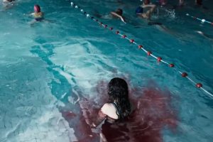 ‘Alpha’ es una sorpresa injustamente machacada. La directora de ‘Titane’ arriesga explorando la enfermedad y las fracturas familiares desde el body horror