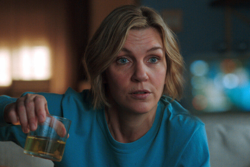 "Esperaban lograr una toma falsa". A Rhea Seehorn le costó mantener el tipo con el sorprendente cameo de voz del último episodio de 'Pluribus'