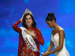 Abuchean a nueva Miss Universo y califican de fraude su triunfo