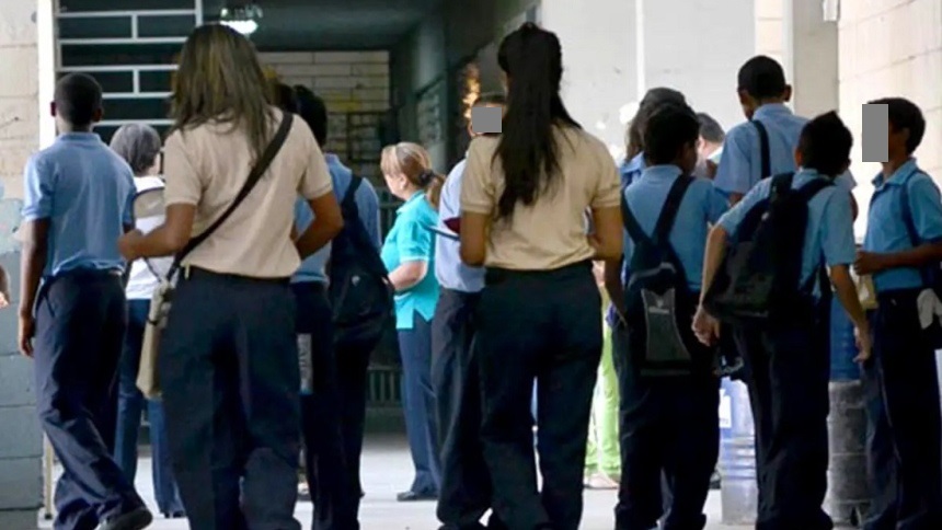 Adolescente atacó a una estudiante e inició un incendio en un liceo