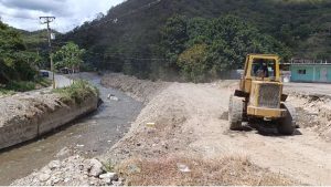 Autoridades inspeccionan dragado del río Guarenas tras desbordamiento