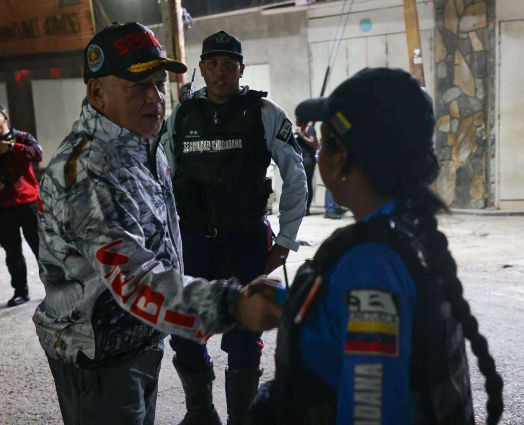 Cabello constató normalidad en aeropuerto de Maiquetía