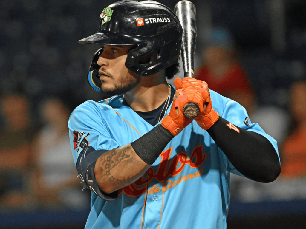 Carlos Rodríguez firma contrato de Liga Menor con los Padres