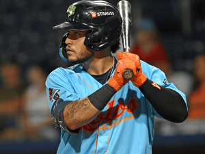 Carlos Rodríguez firma contrato de Liga Menor con los Padres