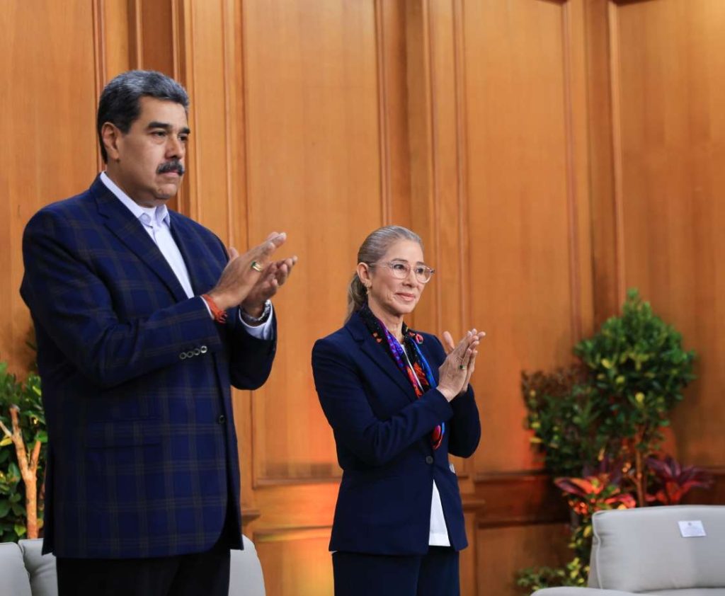 Cilia Flores atribuye prosperidad de Venezuela a la fe y a la mano de Dios