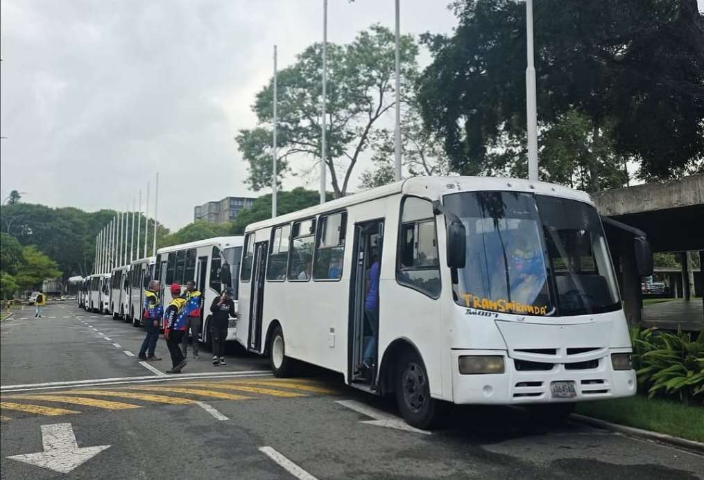 Comisión Presidencial reactiva rutas extraurbanas en la UCV