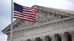 Corte Suprema de EEUU podría declarar ilegales aranceles de Trump