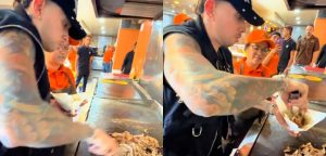 El cantante puertoriqueño De La Ghetto realizó una visita sorpresa a un restaurante en Caracas y preparó sus propias arepas