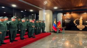 Develan monumento por los 200 años de la entrega de la Espada del Perú a Bolívar