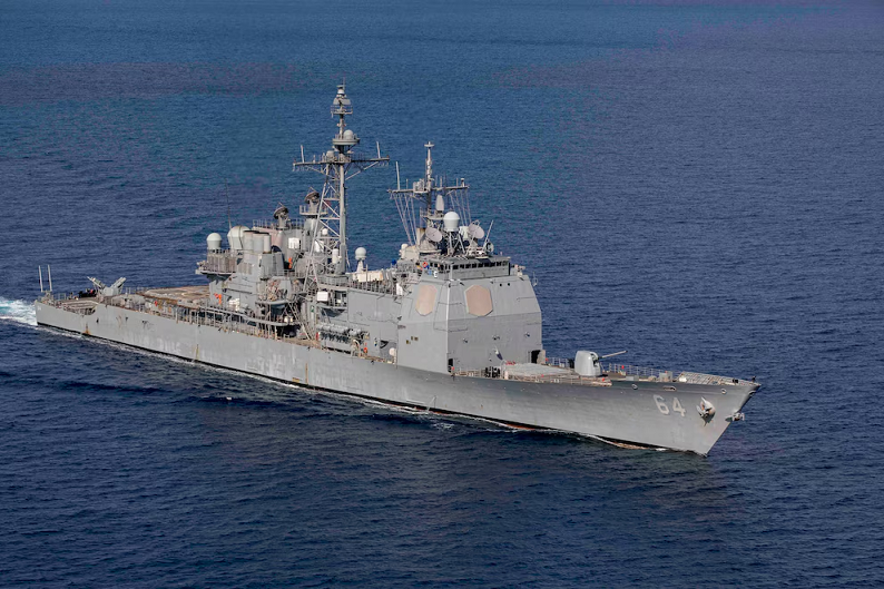 EEUU reforzó la presión naval en el Caribe frente a las costas de Venezuela con el despliegue de un nuevo crucero lanzamisiles