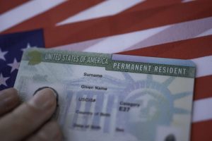 EEUU hará “revisión rigurosa” de tarjetas de residentes cubanos y venezolanos