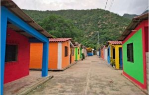 Embellecen fachadas de 150 viviendas en Puerto Maya