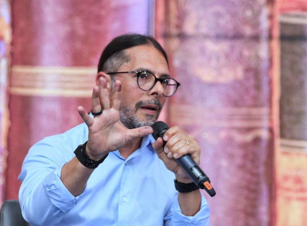 Freddy Ñáñez: “La voz sólo sabe escuchar”