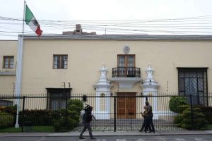 Gobierno peruano descarta asalto a la Embajada de México en Lima