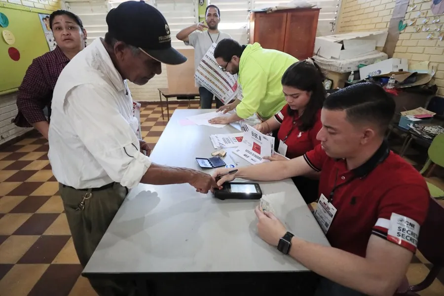 Honduras decide hoy su futuro presidencial