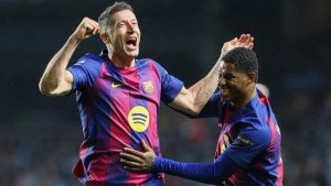 Barcelona se acerca al Real Madrid al derrotar a Celta con triplete de Lewandowski