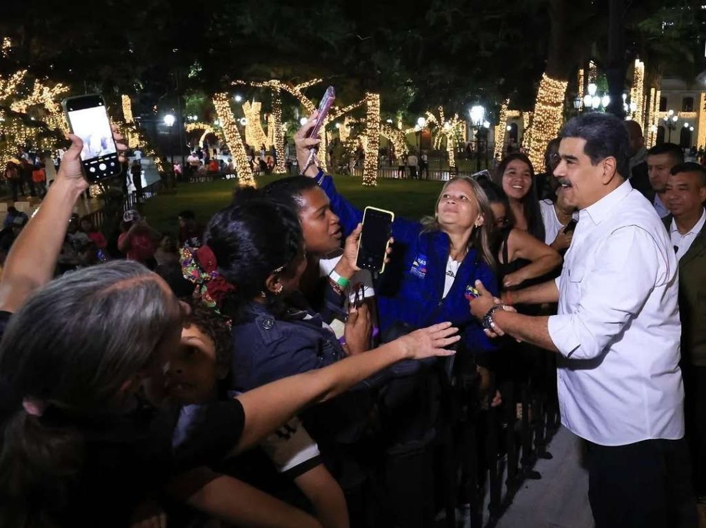 Maduro asiste al gran estreno de la serie "Nicolás de Yare a Miraflores"