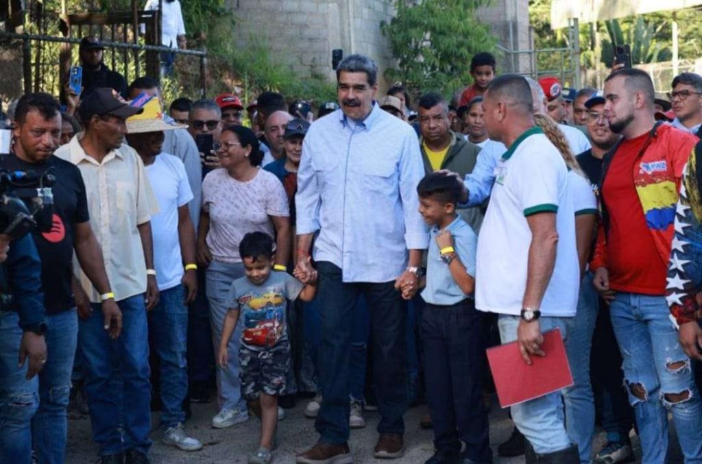 Maduro: el futuro de Venezuela está en las comunas