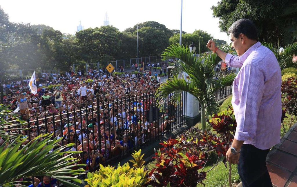 Maduro juramentó a 5.336 Comités de Base de la Juventud
