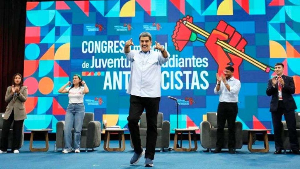 Maduro pide seguir el camino de la paz en Día Internacional contra el Fascismo