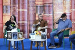 Obras del poeta Saab vibraron en la 16° Feria del Libro