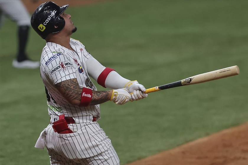 Los Leones del Caracas salieron de la mala racha dándole una paliza a las Águilas del Zulia