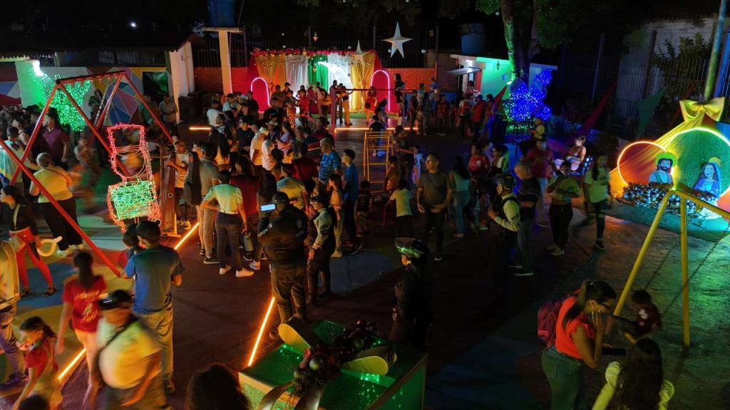 Parque Antonio Miguel Martínez en Guárico reabre adornado de Navidad