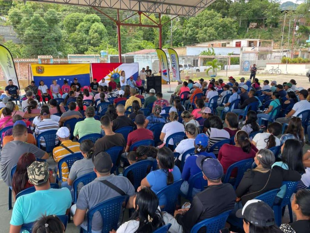 Pueblo venezolano define en asambleas proyectos comunitarios