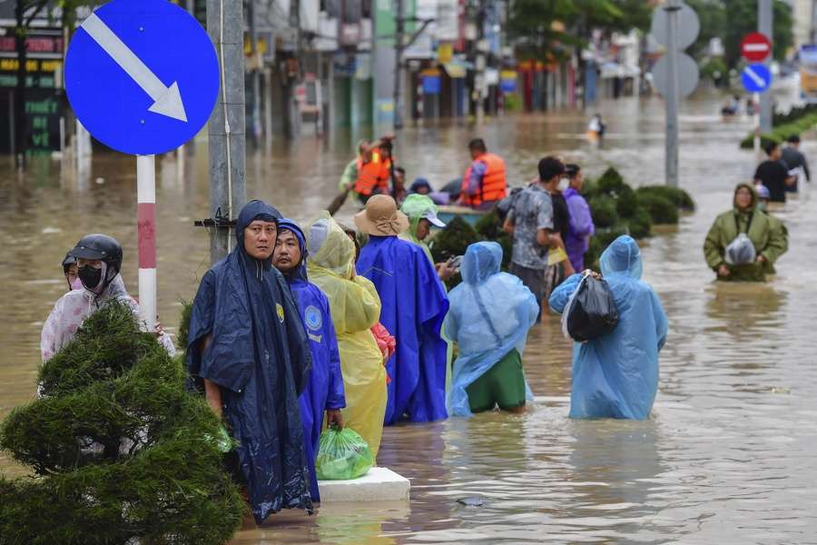 Reportan 55 muertos en Vietnam tras lluvias torrenciales