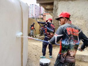 Restauran fachadas y cancha en El Valle