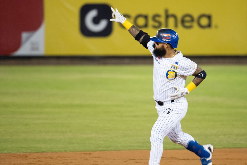 Navegantes del Magallanes derrotó a las Águilas y se mete en la pelea