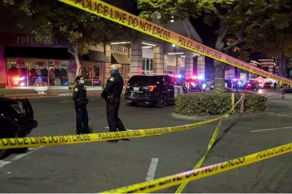 Tiroteo en centro comercial de EEUU ensombrece Black Friday