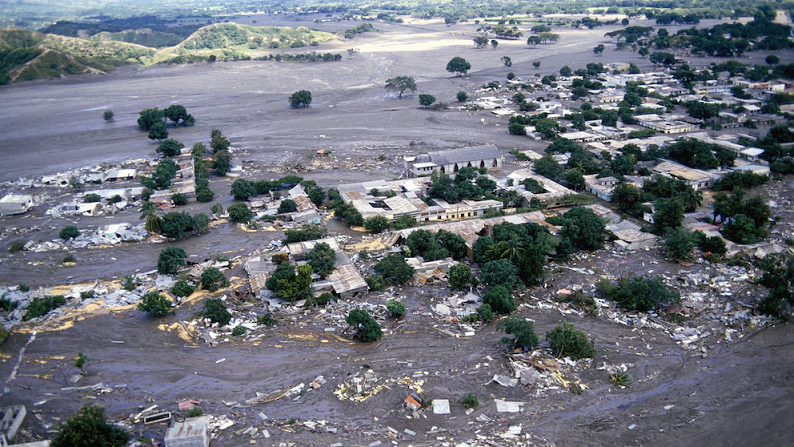 la noche que un 'tsunami de barro' enterró a un pueblo entero y mató a 23.000 personas