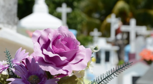 Venezolanos honran la memoria de sus difuntos este 2N