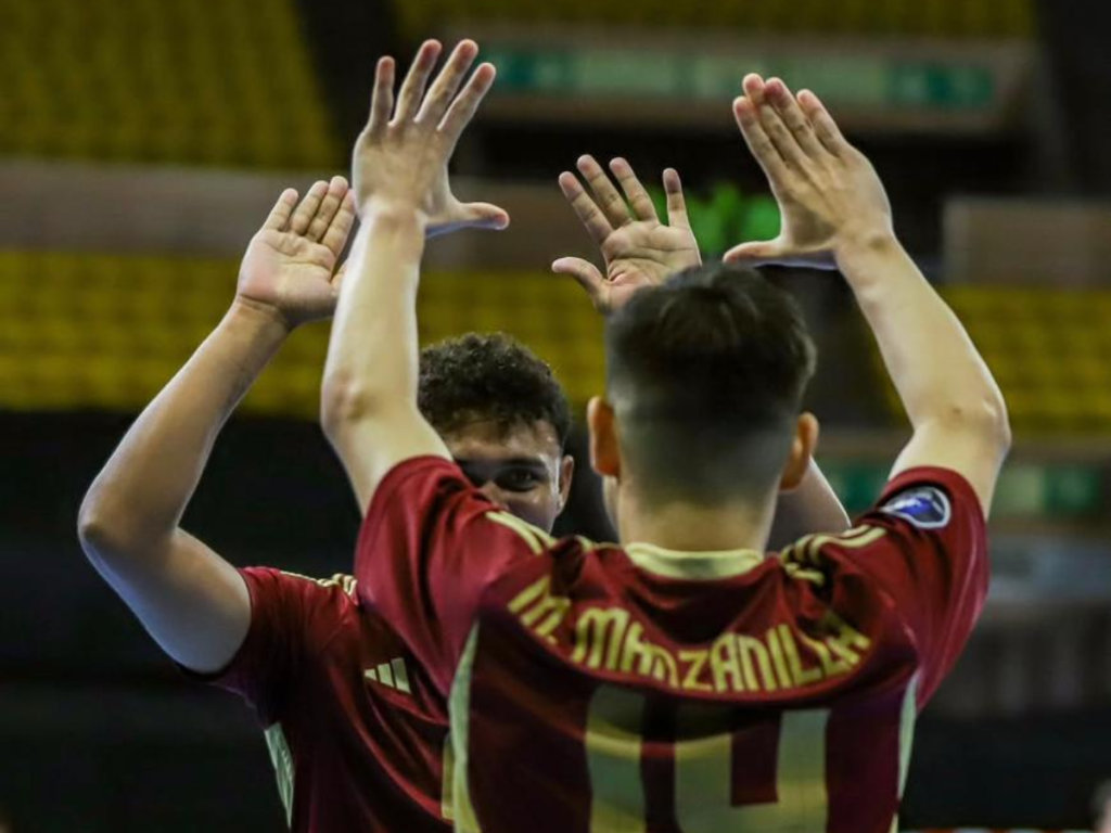 Venezuela repitió con doble victoria en el Poliedro