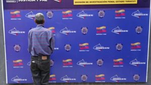 Lo que un profesor aberrado le hizo a una alumna en pleno salón prendió la alarma