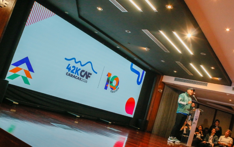 Caracas se viste de verde y azul para celebrar la décima edición del Maratón CAF