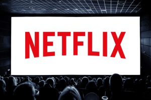 Netflix cambia su discurso sobre los estrenos en cine ante la amenaza de Paramount en la adquisición de Warner. "No la compramos para destruir su valor"