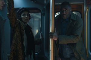 El tráiler de la temporada 2 de 'Hijack' vuelve a poner a Idris Elba contra las cuerdas, cambiando de vehículo en los nuevos episodios
