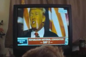 Hoy en Netflix una comedia incómoda sobre el lado más tóxico del sueño americano. Su protagonista es lo peor, pero también tan magnético que es difícil dejar de mirar