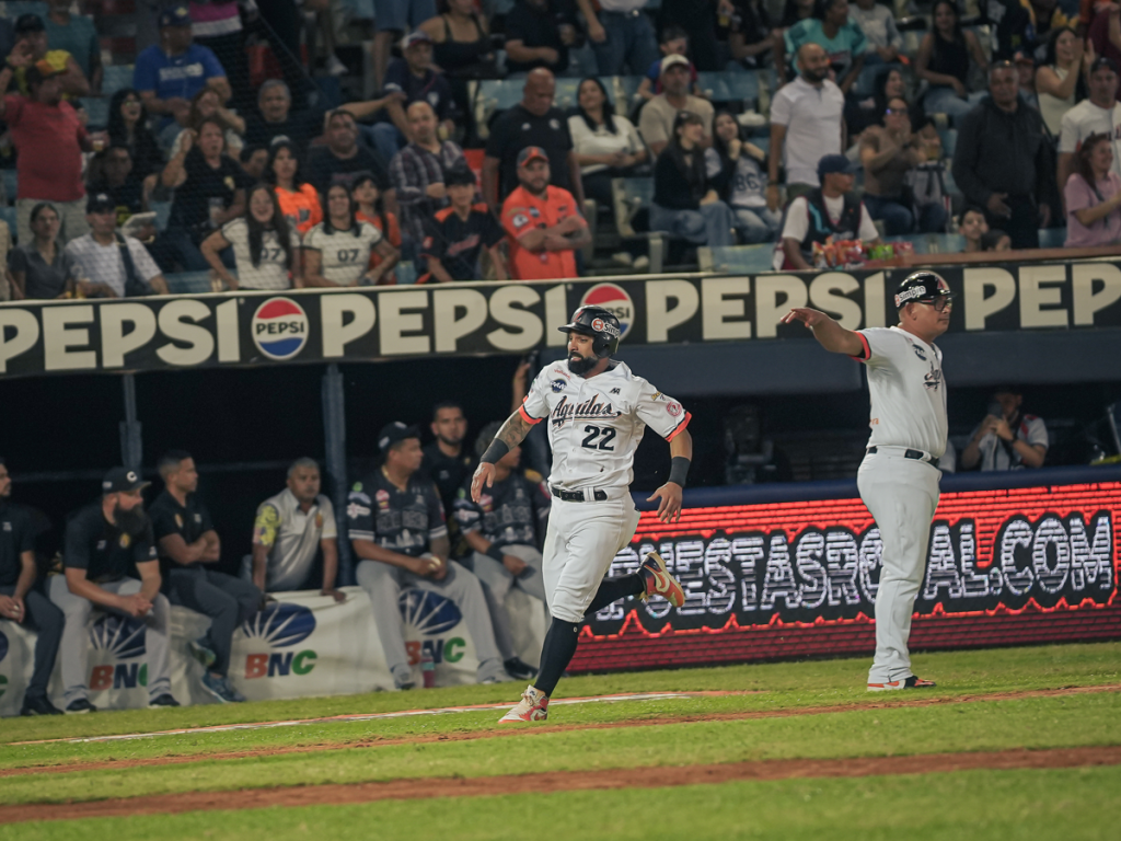 Águilas dejan tendidos a Tigres gracias a un rally