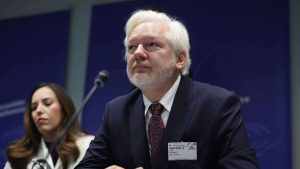 Assange denuncia a la Fundación Nobel por convertirse en "instrumento de guerra"
